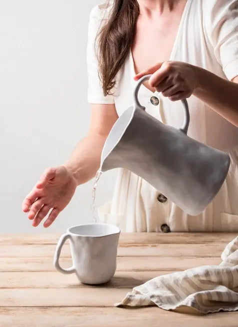 Carafe, pichet à eau en grès
