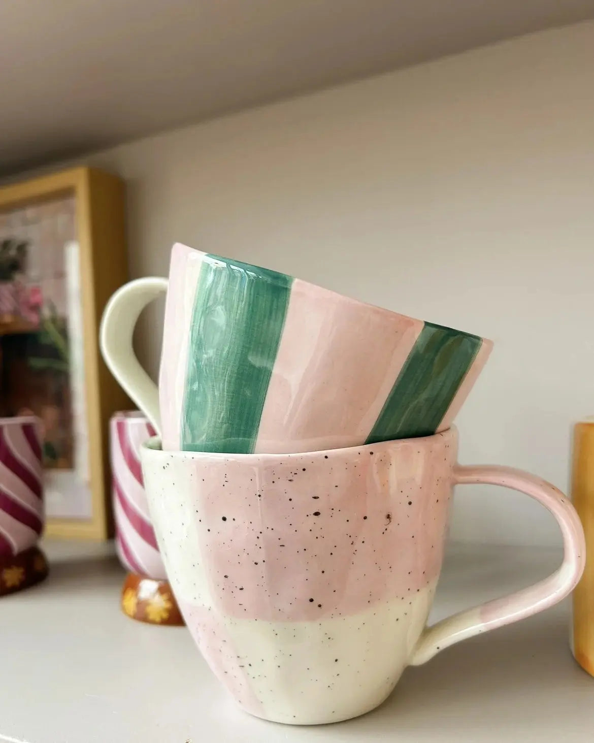 Mug rose et blanc , tasse à café, thé, chocolat chaud