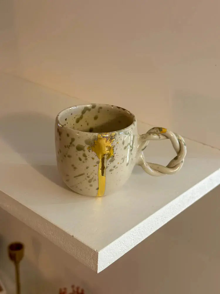 Tasse expresso avec anse torsadée