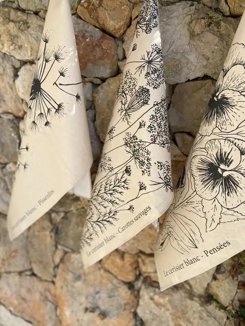 Torchon 100% coton avec un ruban d'accroche pour être suspendus. label Oeko-tex