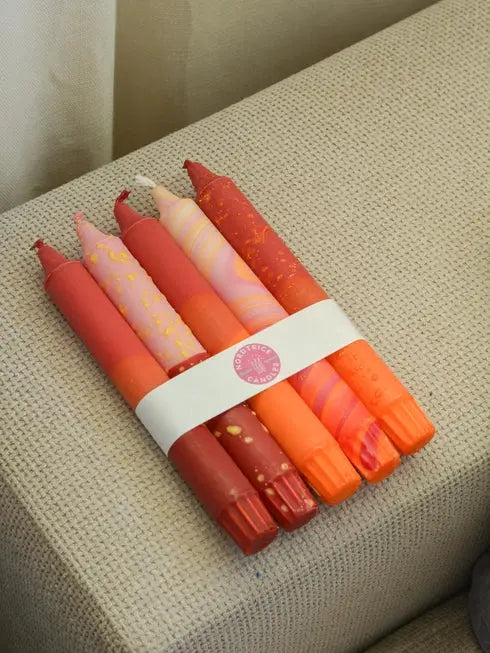 Lot de 5 bougies décoratives coniques fabriquées de façon artisanale