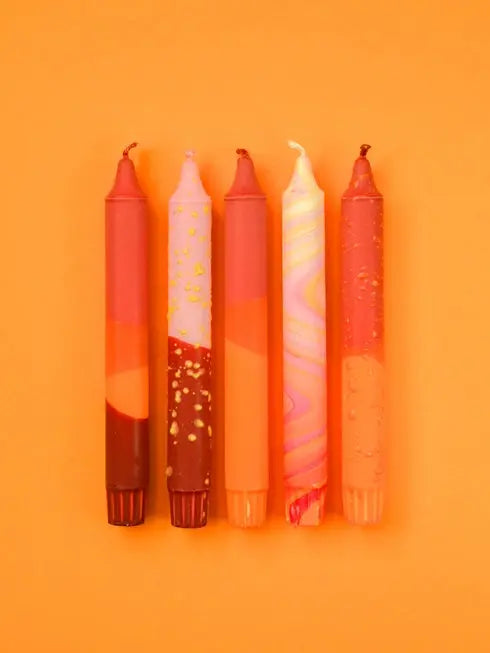 Lot de 5 bougies décoratives coniques fabriquées de façon artisanale