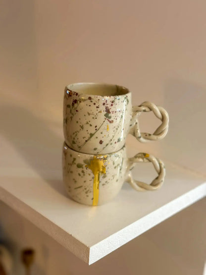 Tasse expresso avec anse torsadée