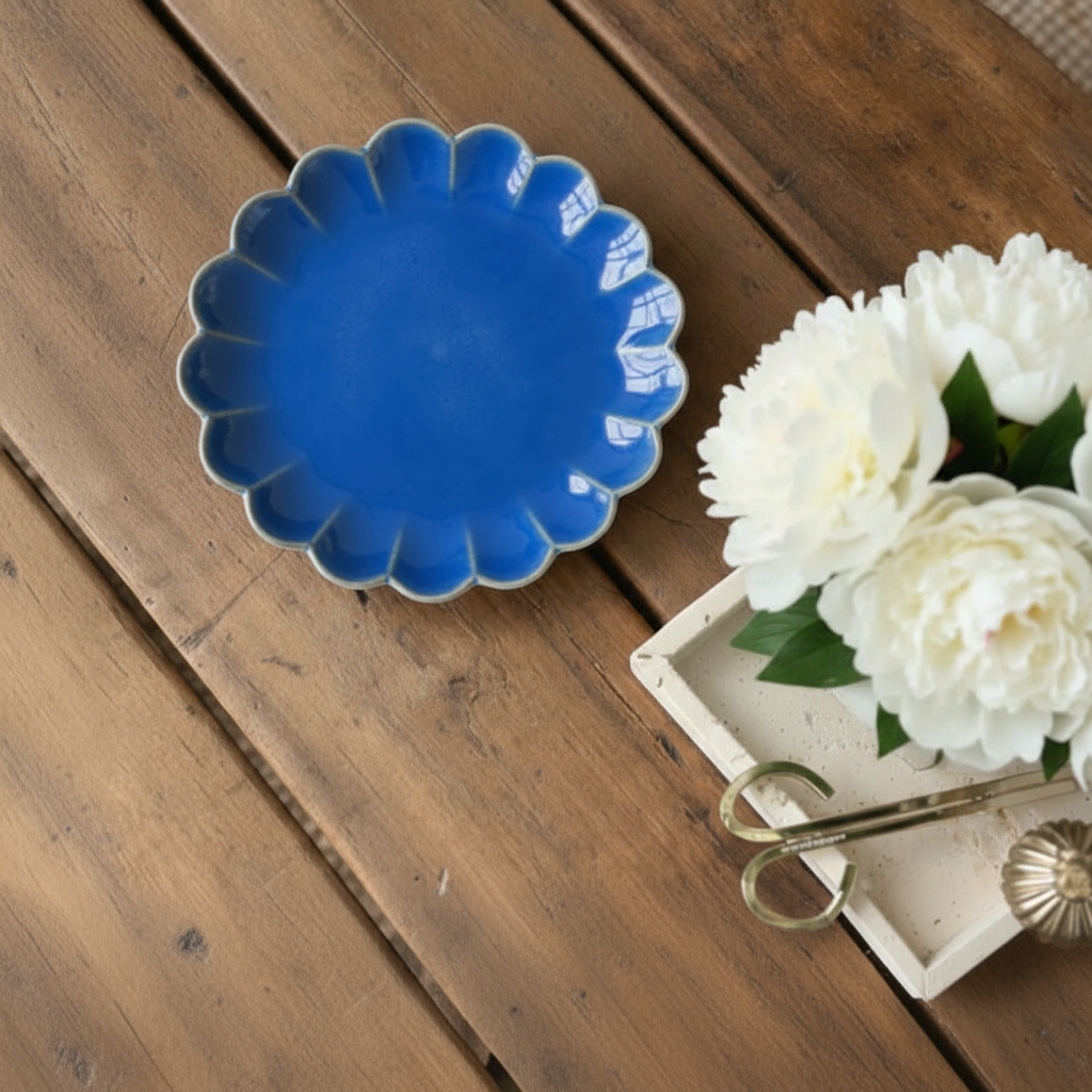 Assiette bleue pivoines