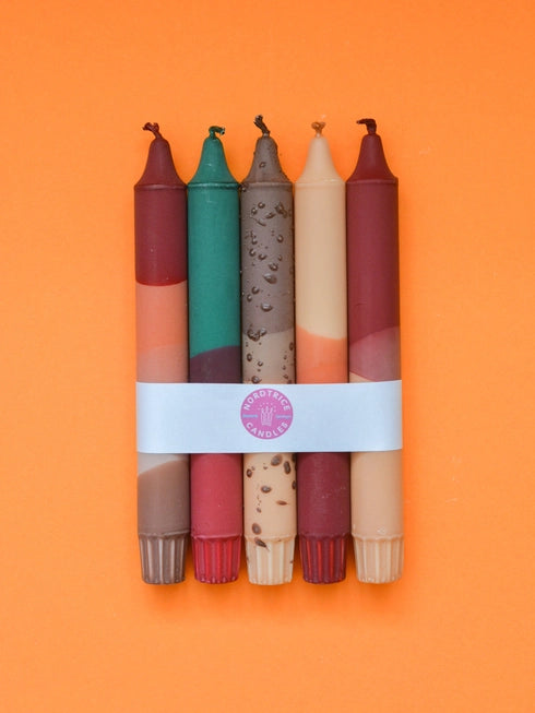 Lot de 5 bougies décoratives coniques fabriquées de façon artisanale
