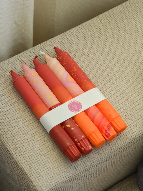 Lot de 5 bougies décoratives coniques fabriquées de façon artisanale