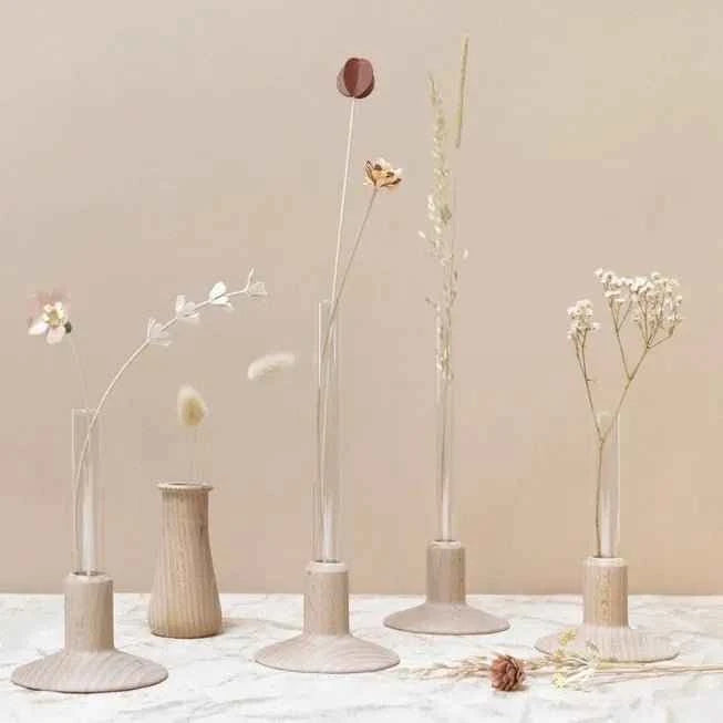 Soliflore en bois avec tube à essai